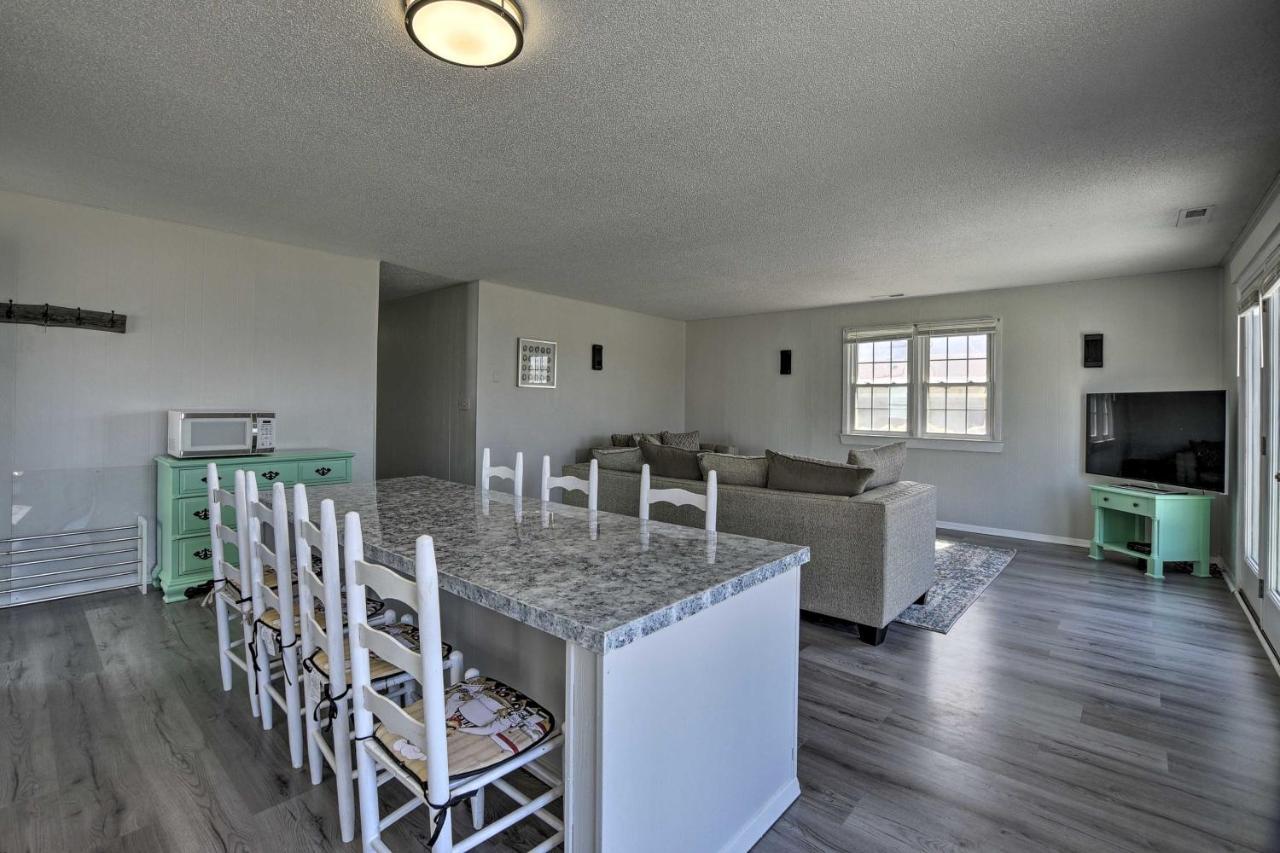 Oak Island Beach Abode With Deck Walk To Shore! ภายนอก รูปภาพ
