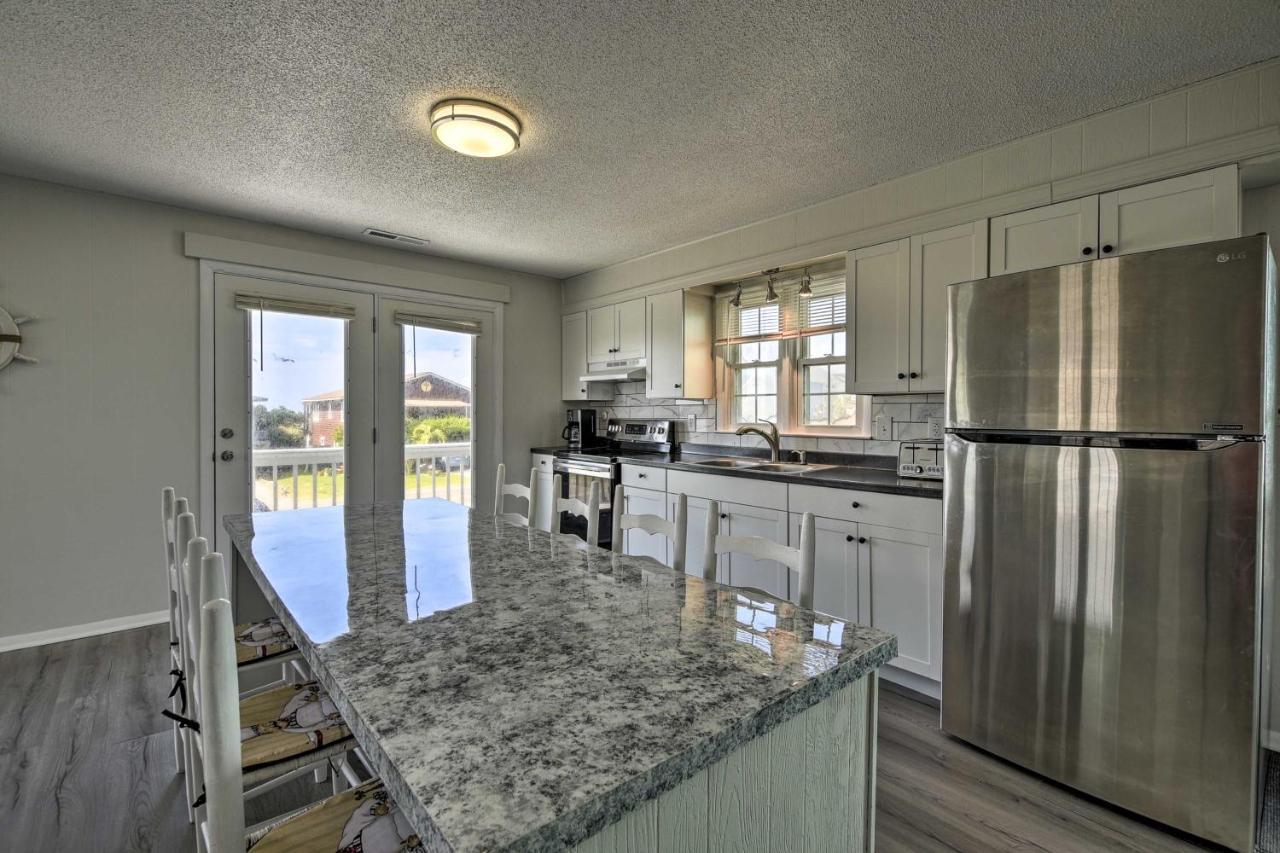 Oak Island Beach Abode With Deck Walk To Shore! ภายนอก รูปภาพ
